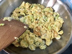 大甜葱炒鸡蛋（3分钟快手菜）的做法 步骤4