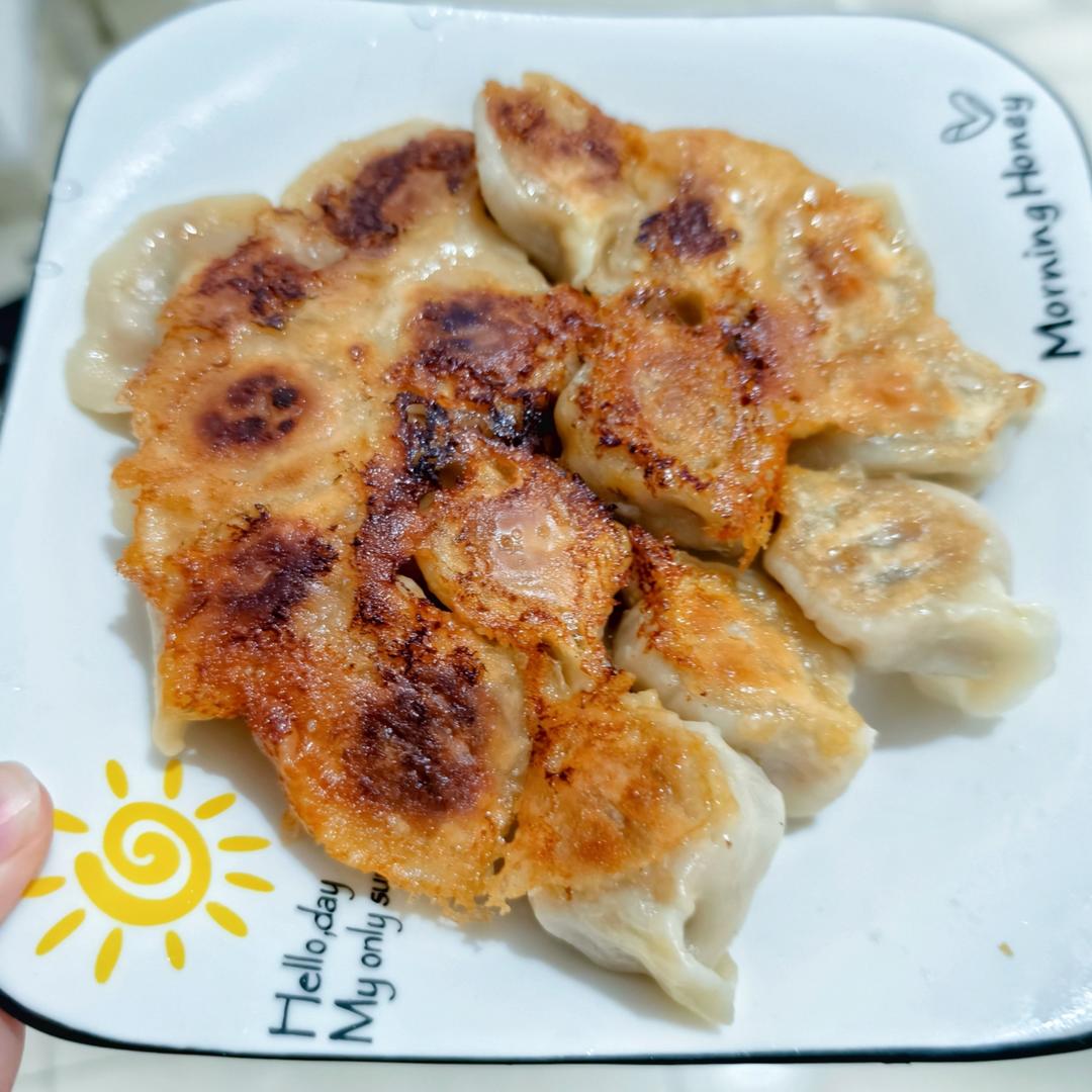冰箱冷冻水饺做煎饺