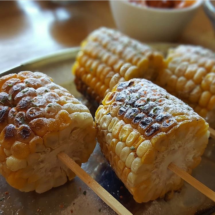 蒜香芝士烤玉米（Roasted  Corn with Garlic Butter）