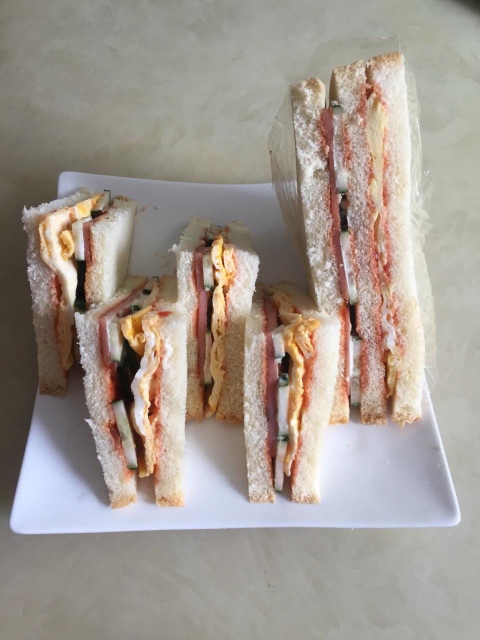 鸡蛋三明治