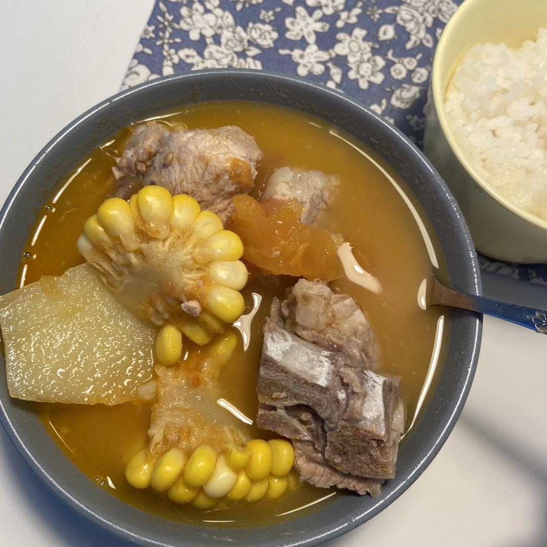 番茄土豆玉米排骨汤
