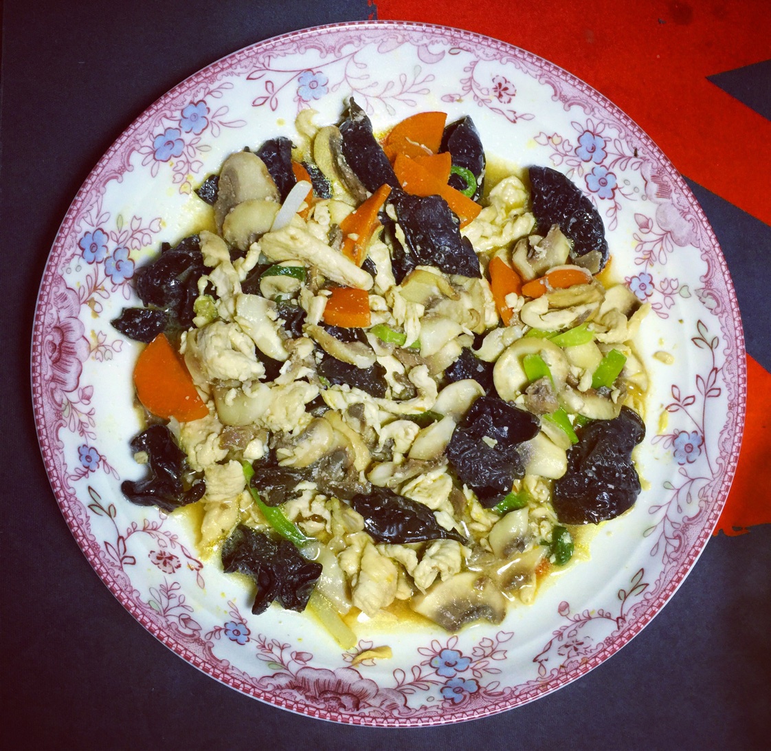 木耳红萝卜炒鸡胸肉