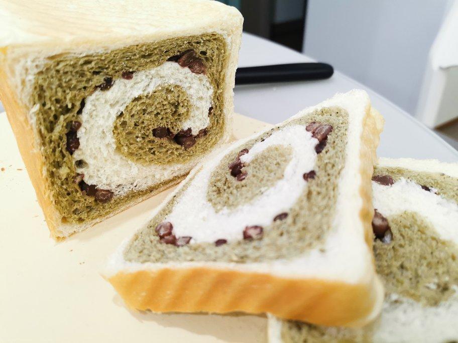 清香柔软的抹茶红豆吐司