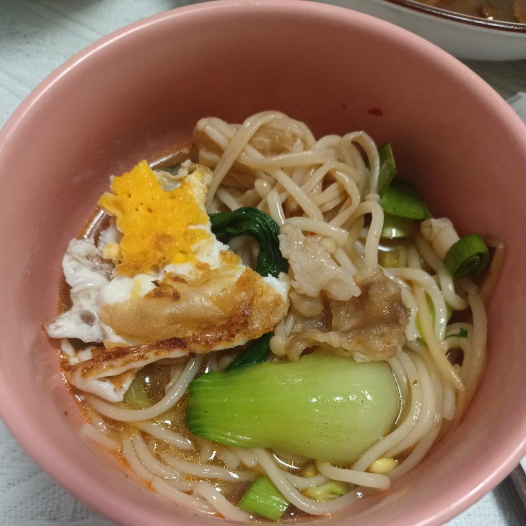 酸爽到不敢想象的浇汤肥牛面