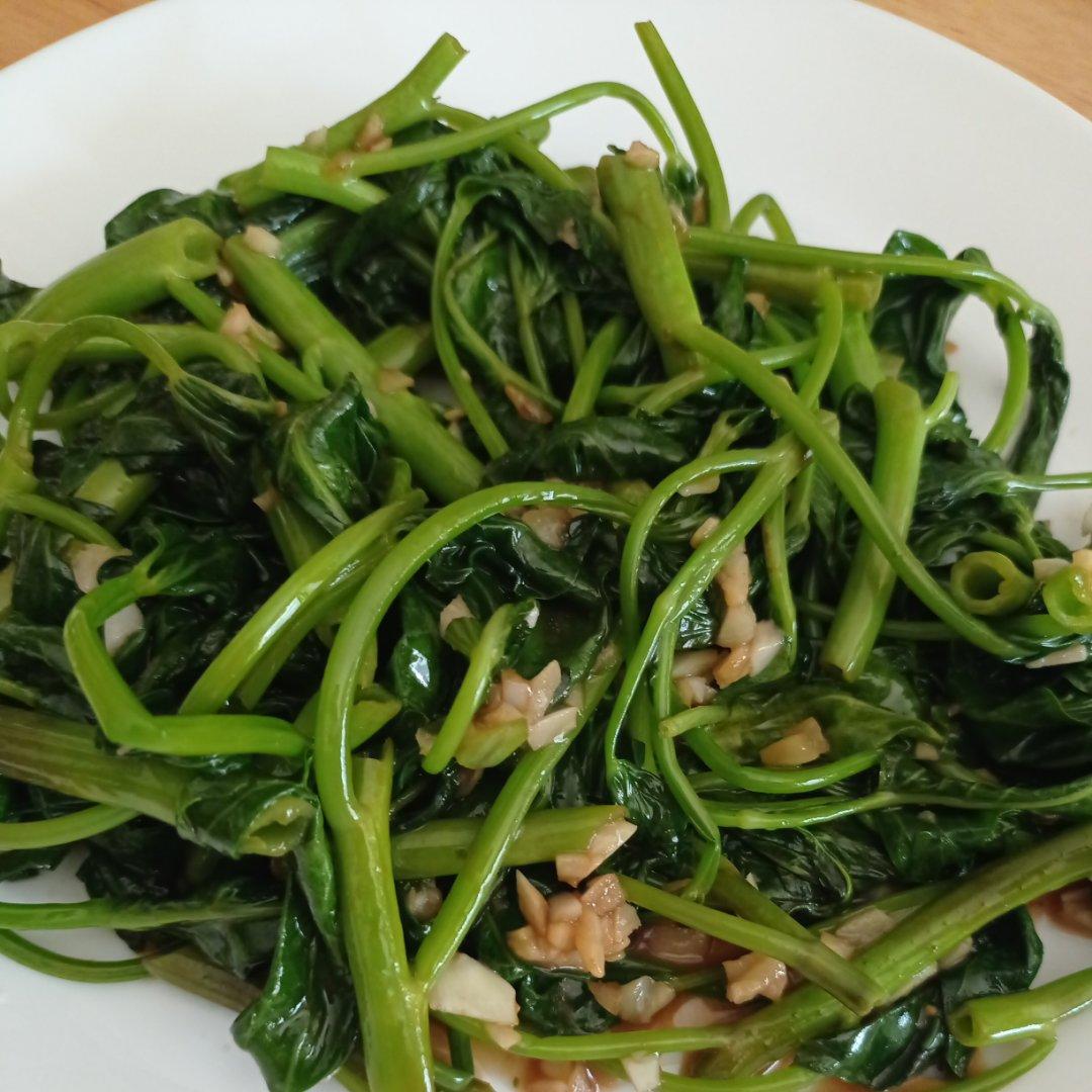 爆炒耗油空心菜