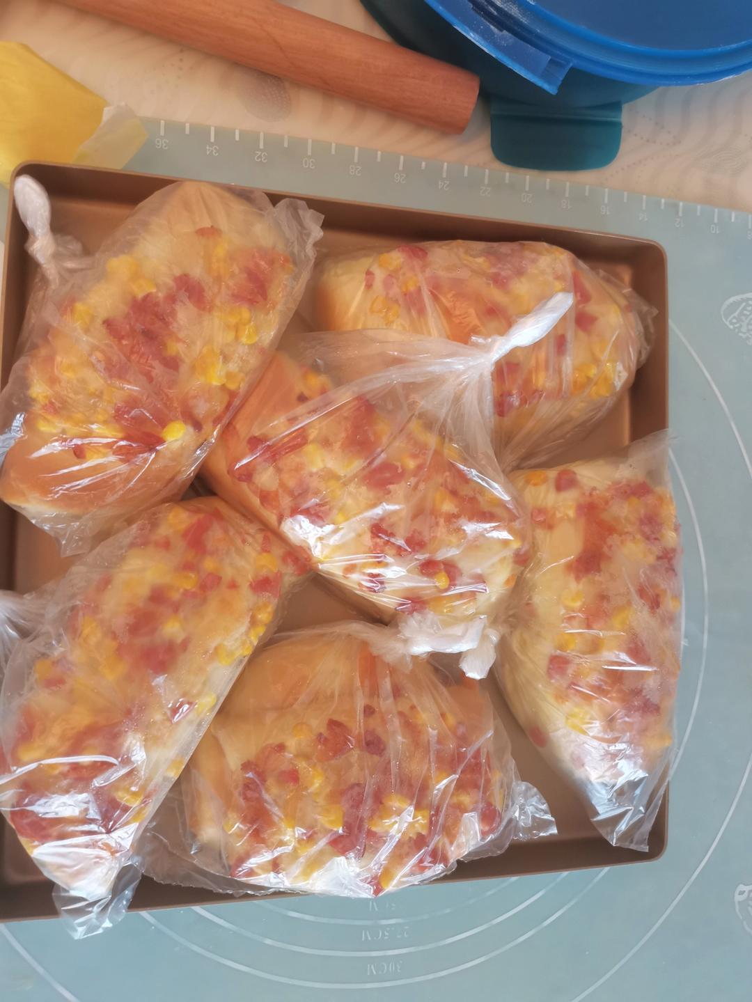 玉米火腿沙拉面包