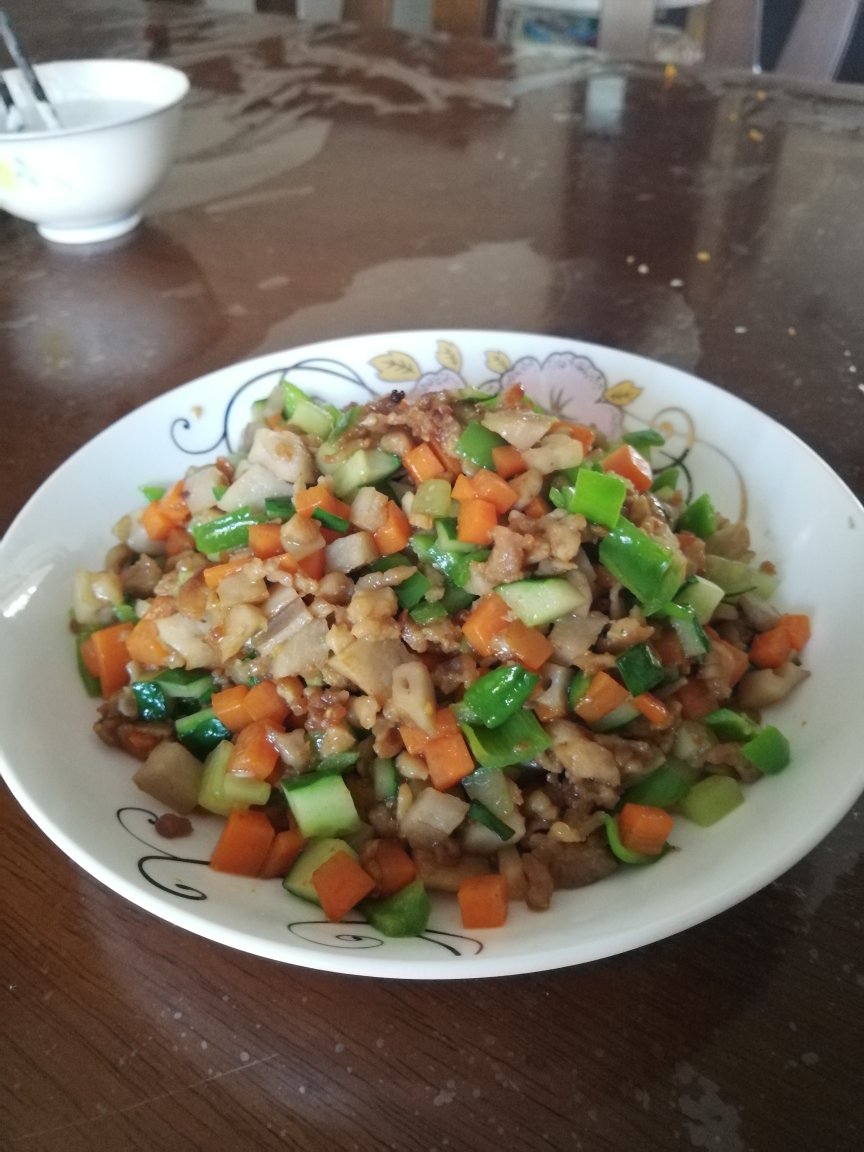 脆藕炒鸡米——时尚健康菜