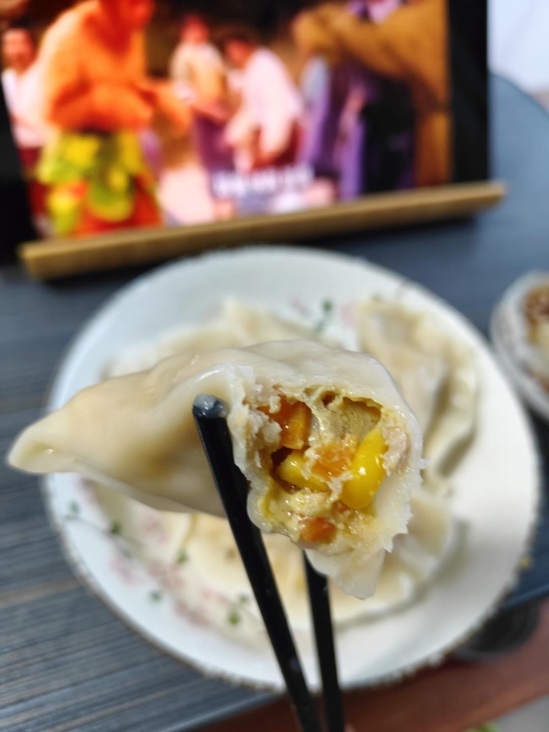 香菇玉米西葫芦胡萝卜肉馅饺子