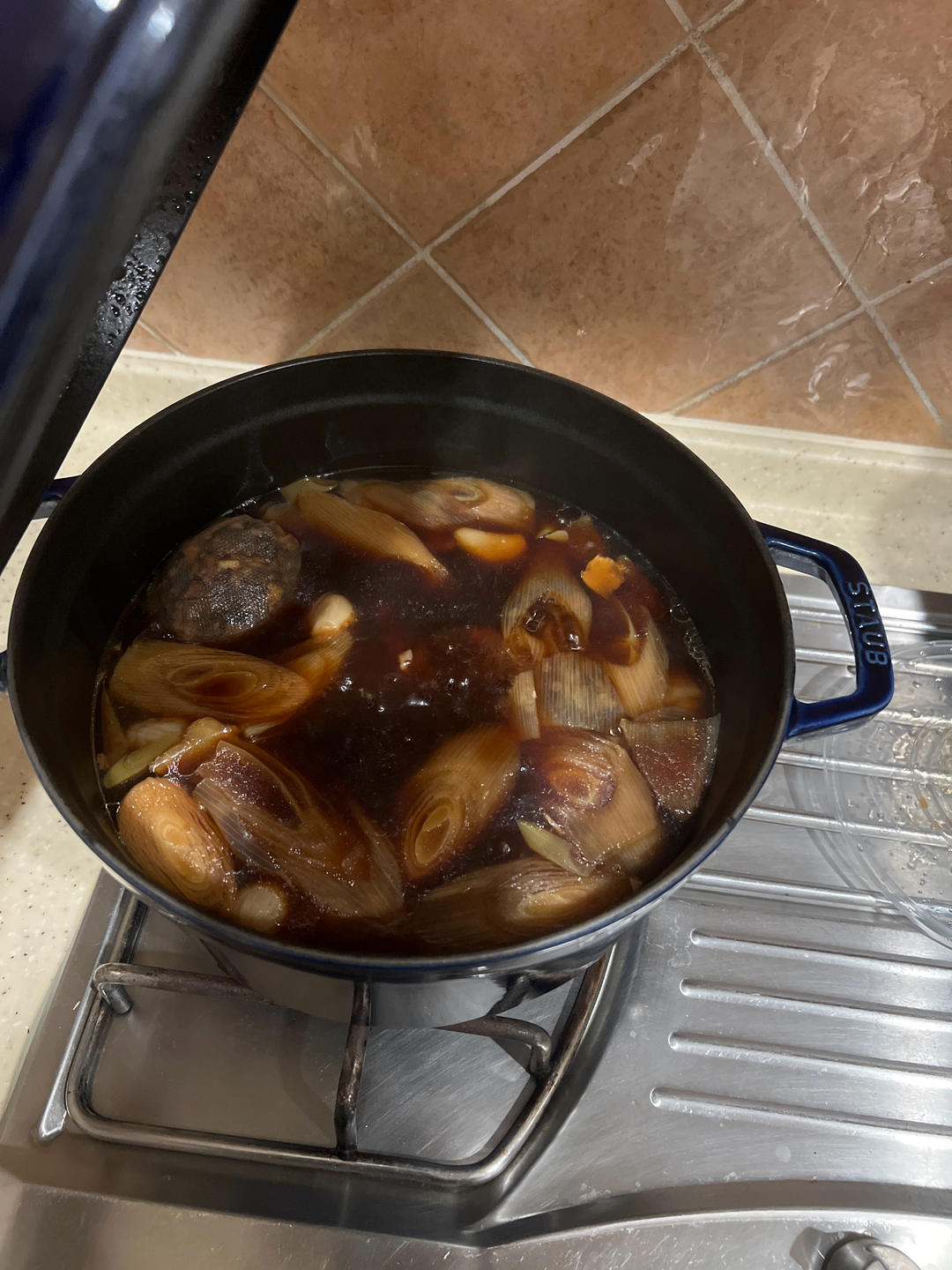 吸骨髓的圣品红烧羊棒骨