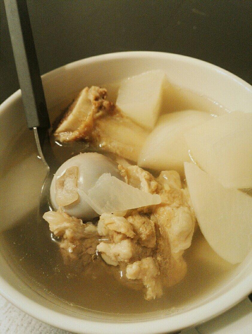 非常简单又美味的大骨头汤
