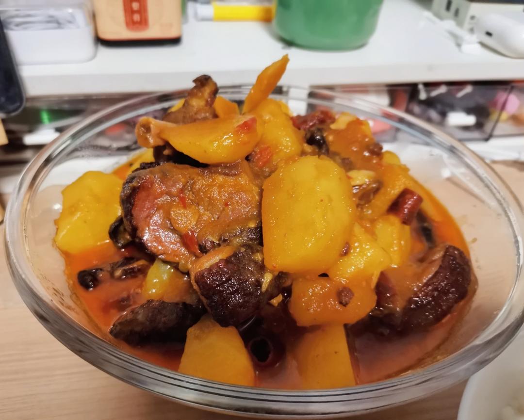 腊鸭腿炖土豆