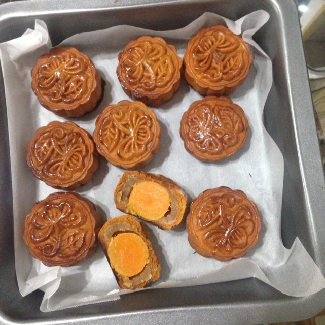 广式月饼——蛋黄莲蓉月饼