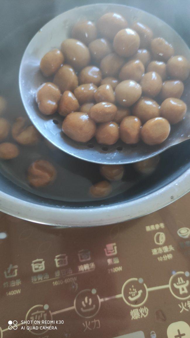 就像有句话所说：成年人的世界里，从来就没有“容易”二字。很多时候，你只能单枪匹马，直面生活的兵荒马乱。