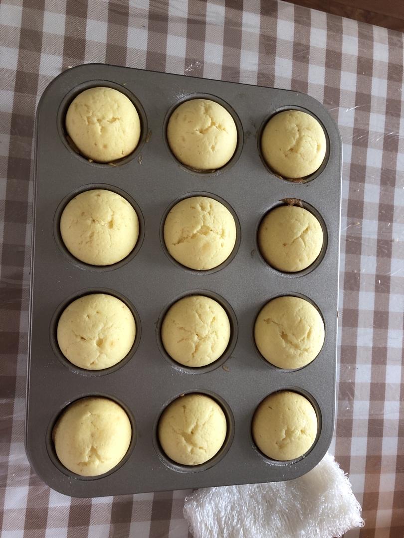 焦香酥软的柠檬玛德琳蛋糕