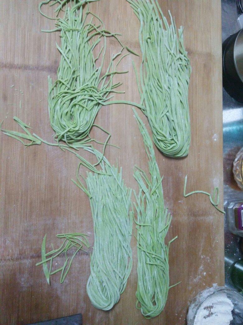 自制纯天然蔬菜汁彩色面条