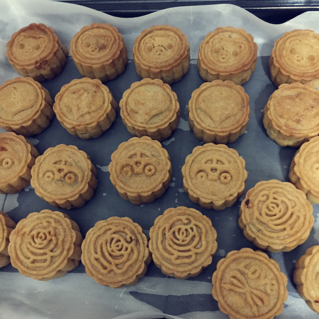 广式月饼——蛋黄莲蓉月饼