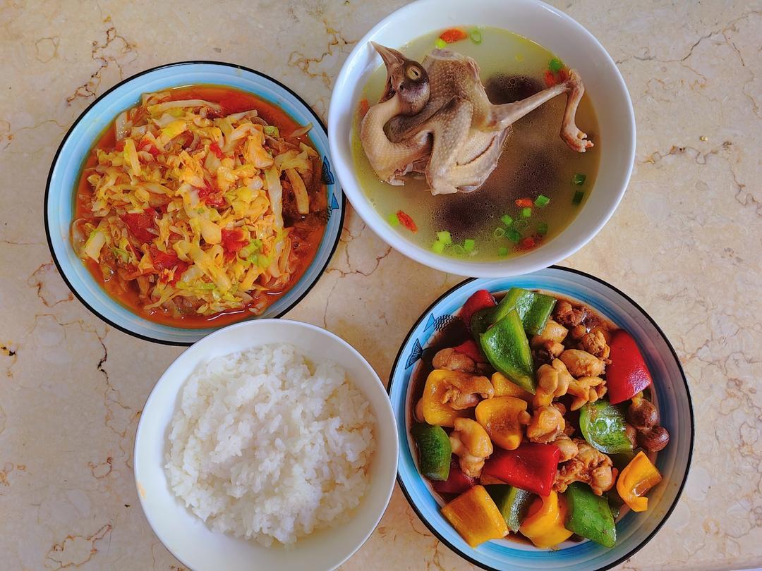 清炖鸽子汤（汤鲜肉嫩）