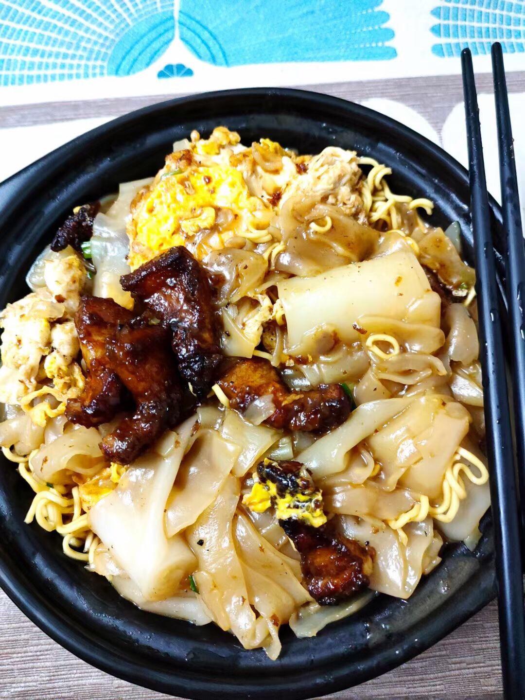 五花肉鸡蛋炖猪肠粉的做法