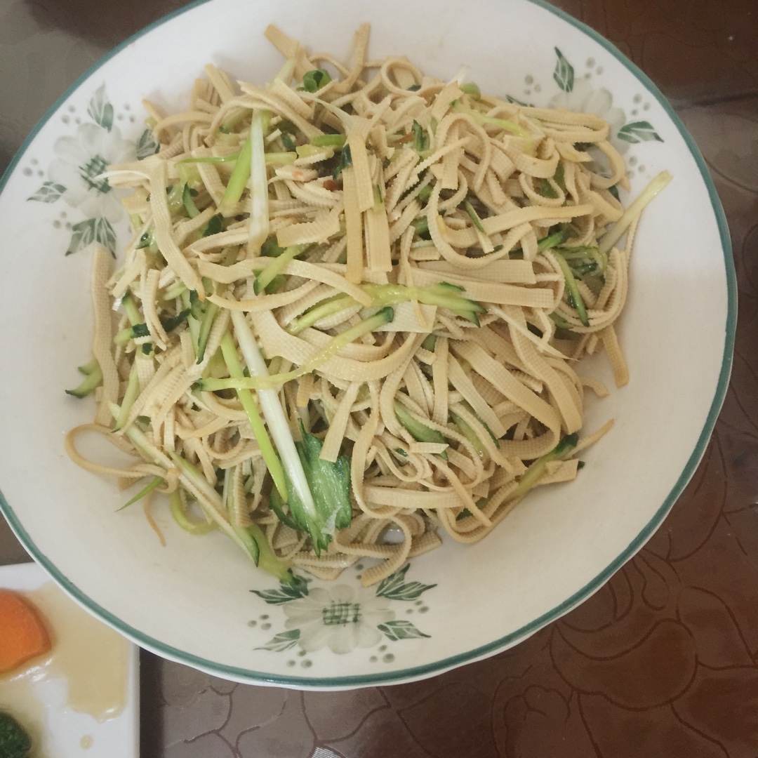 黄瓜拌豆腐皮