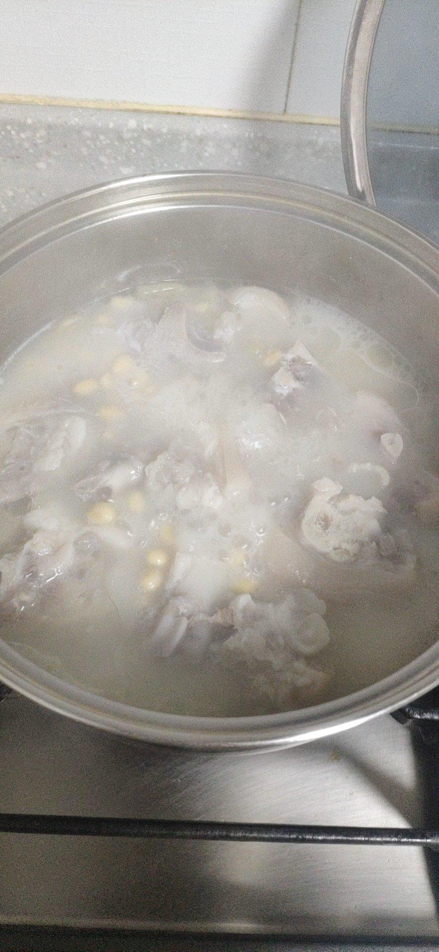 黄豆猪脚汤