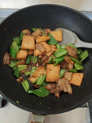 豆腐小炒肉的做法 步骤3