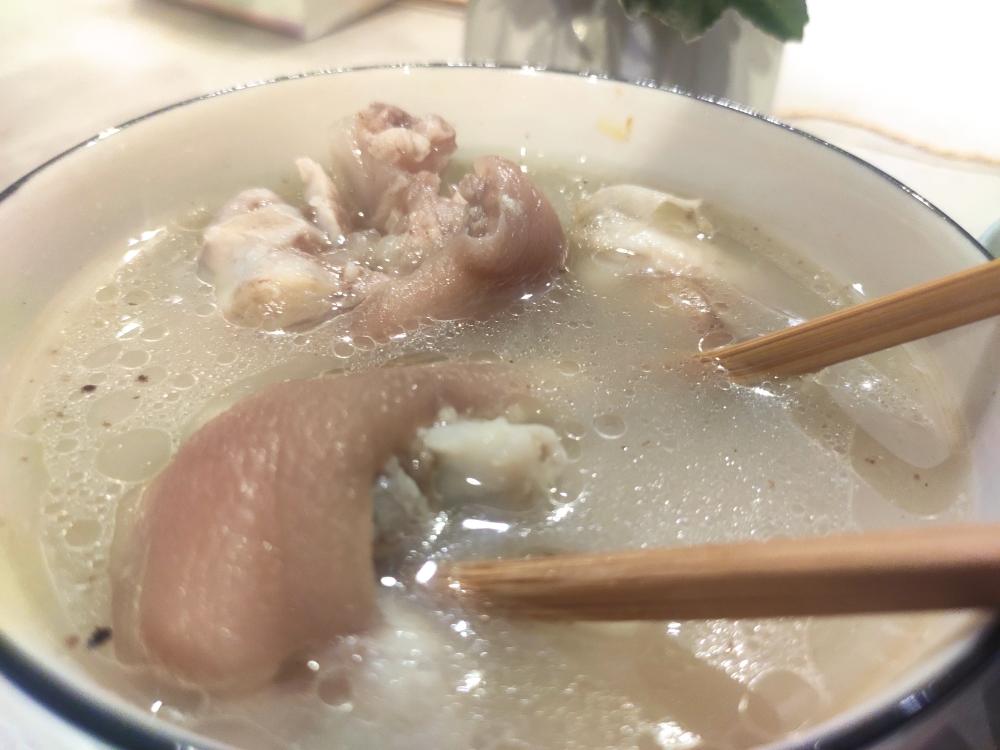 香浓莲子猪蹄汤🌹