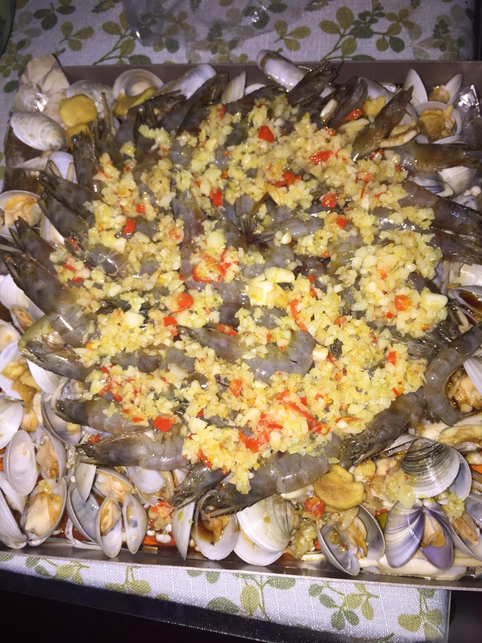 蒜蓉金针菇烤花蛤虾