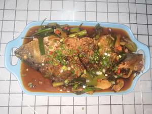 家常版皮脆肉嫩红烧鱼的做法 步骤10