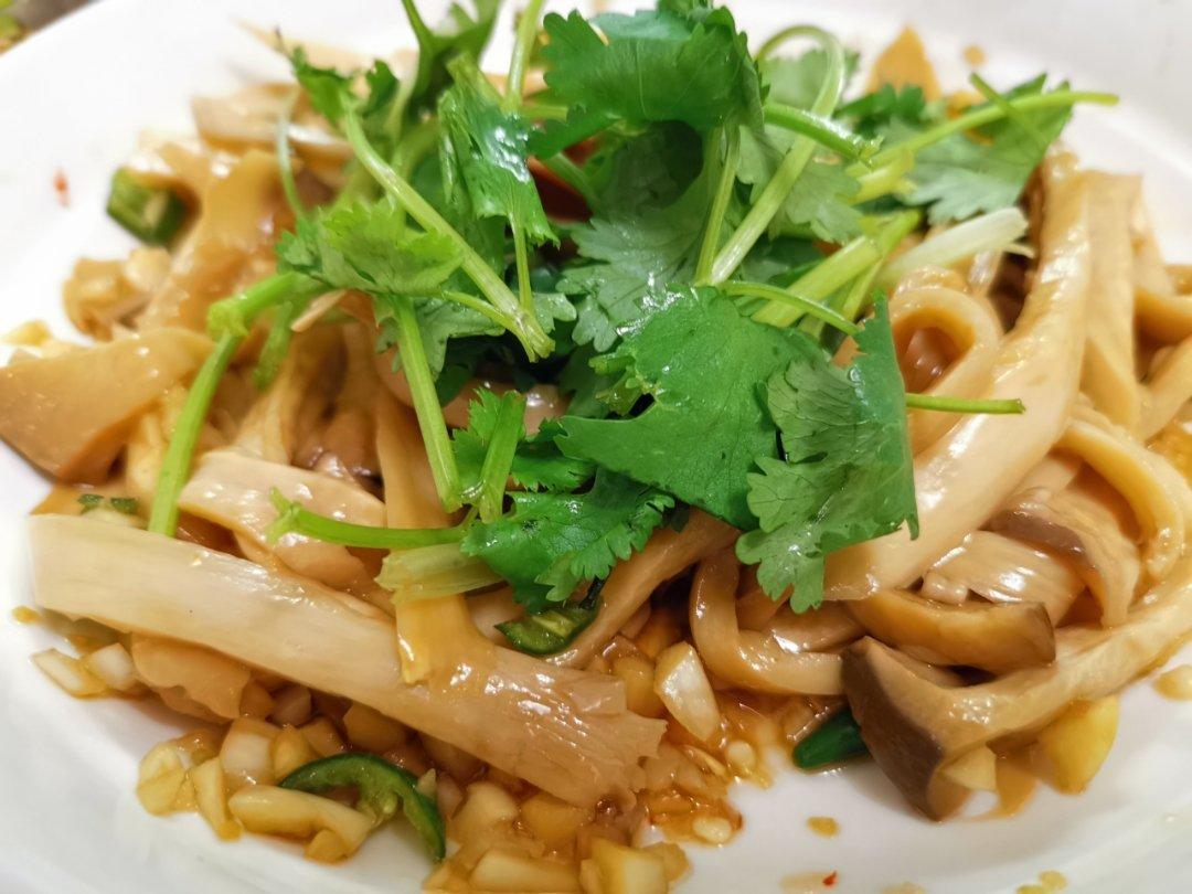 惊艳又开胃：凉拌手撕杏鲍菇（鸡腿菇）