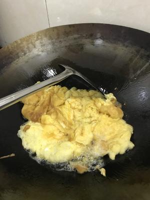 青椒炒鸡蛋的做法 步骤3