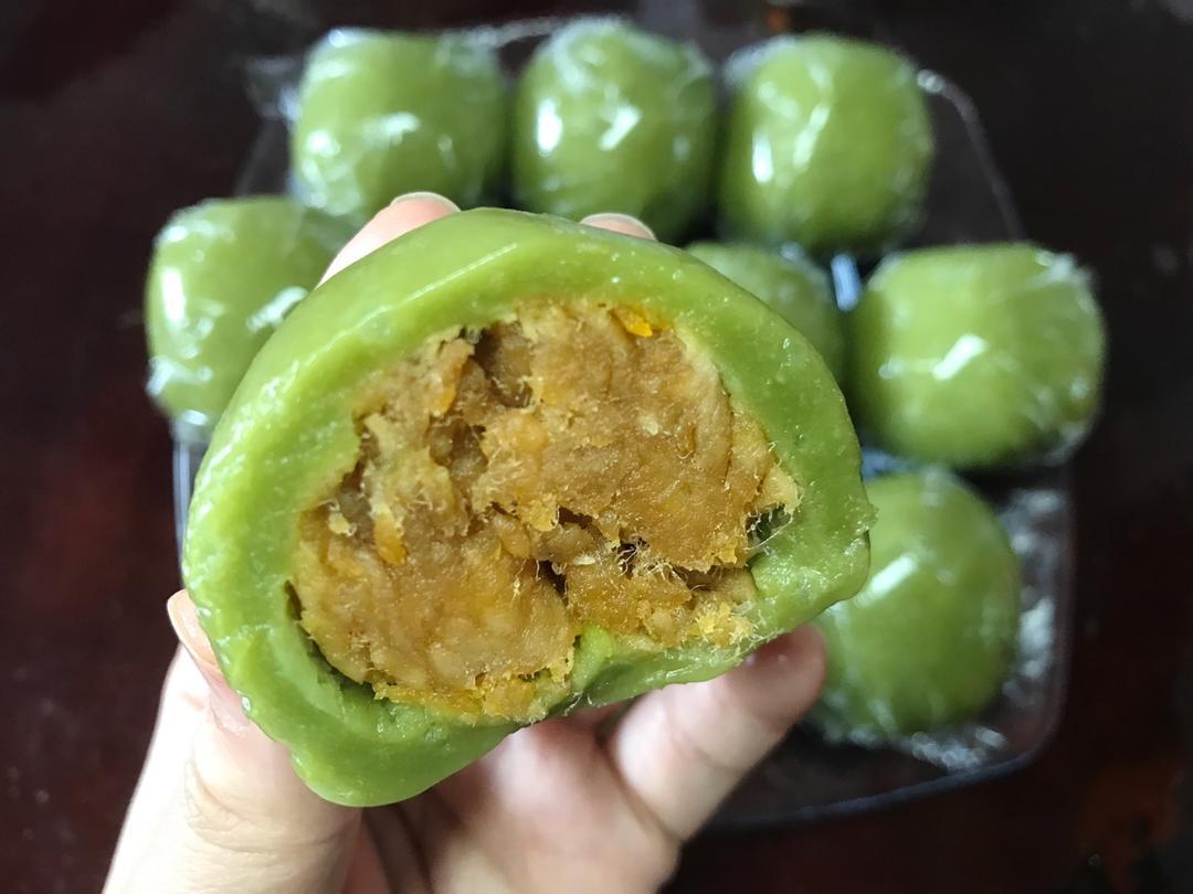 网红青团～～咸蛋黄肉松青团