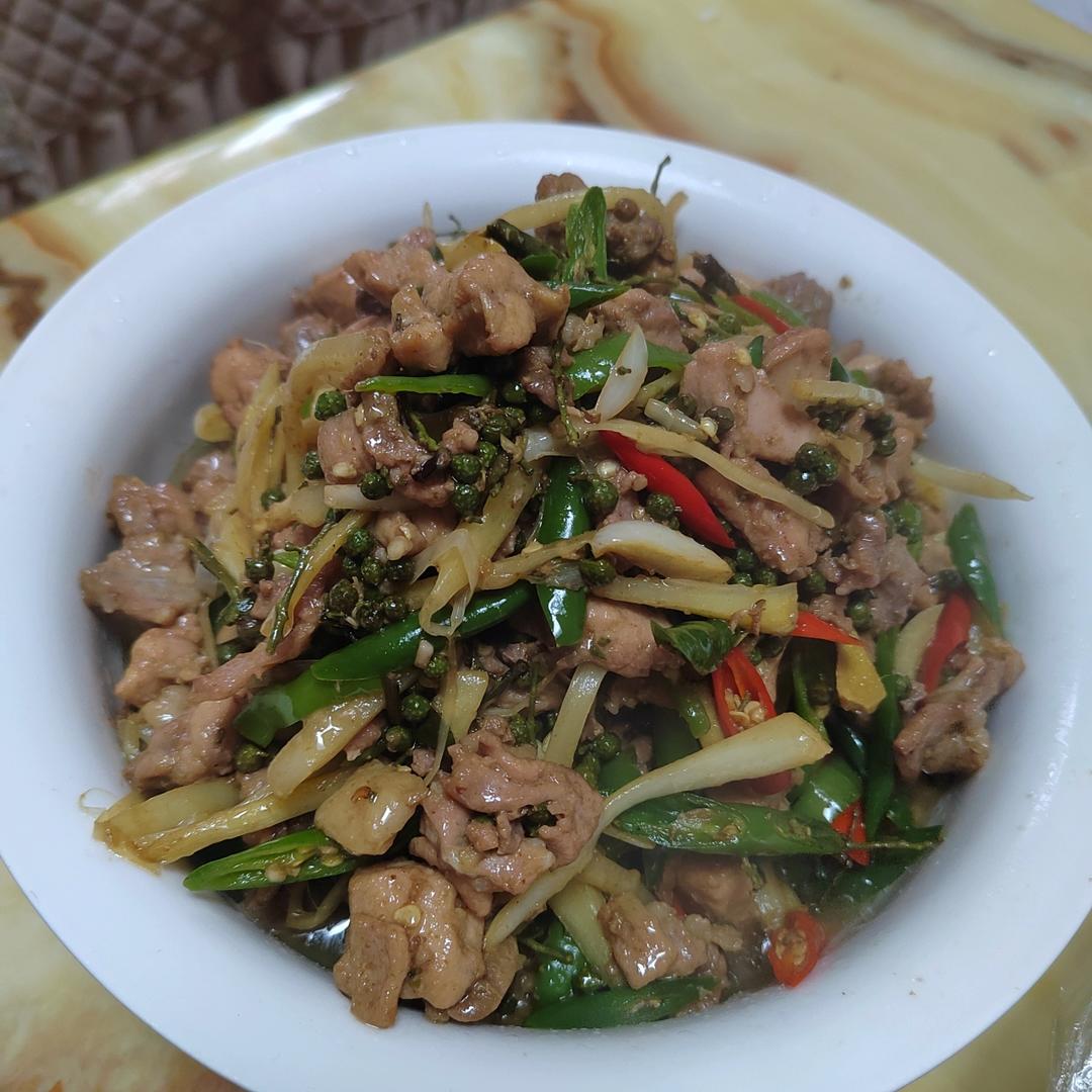 重庆江湖菜—尖椒兔 家常做法 麻辣鲜香