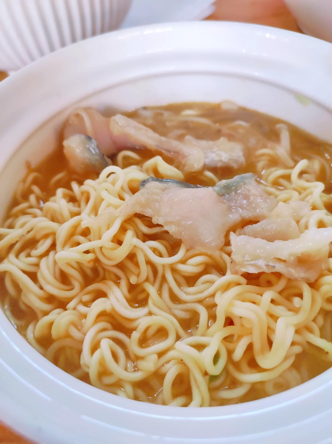 藤椒酸汤鱼方便面