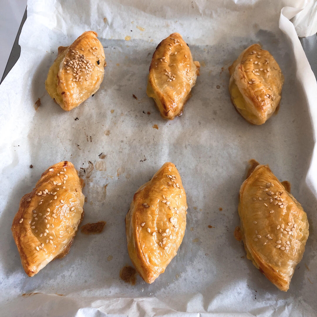 两面酥脆的快手榴莲酥(蛋挞皮版)好吃爆了！步骤详细