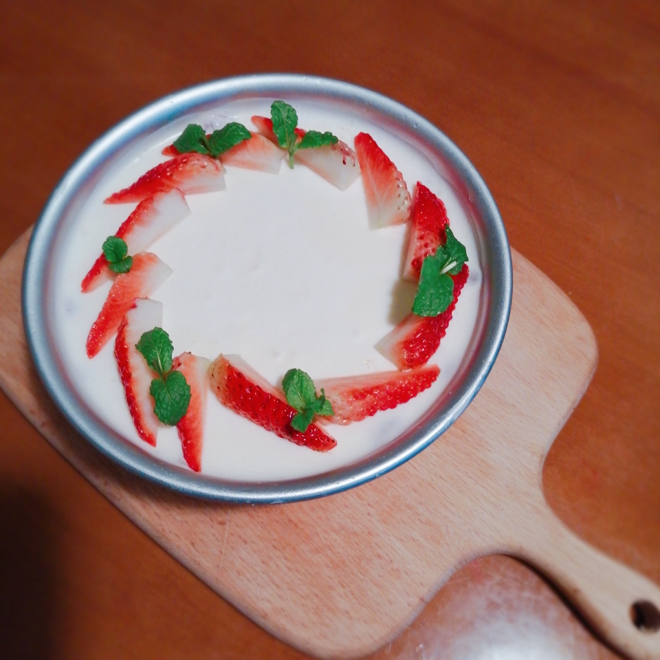 六寸草莓酸奶慕斯的做法 步骤3