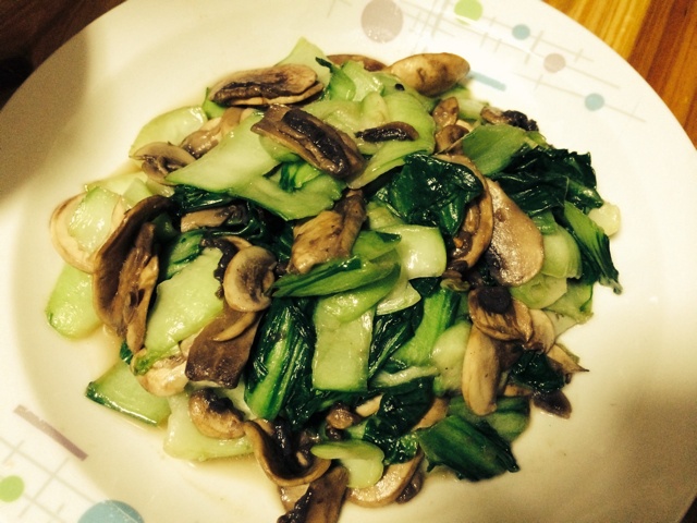 手捏菜炒蘑菇