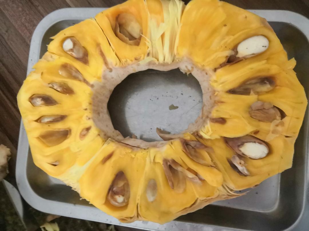 史上最快剝菠蘿蜜的方法（自認為哈哈哈）的做法 步驟4