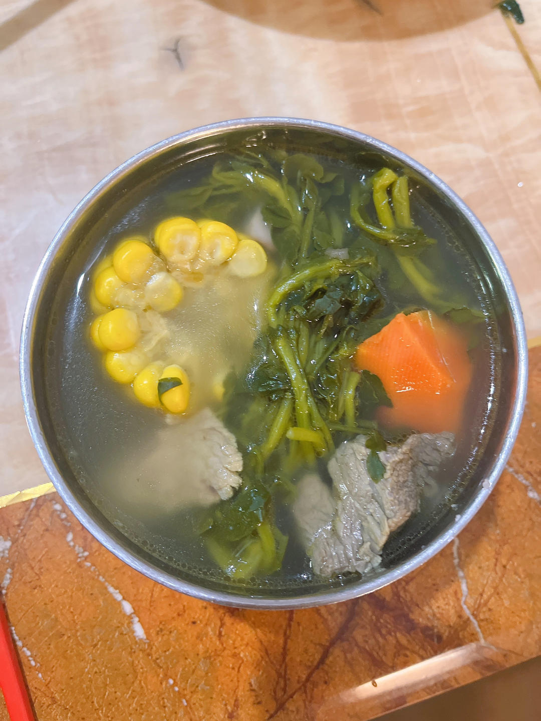 西洋菜红萝卜煲猪骨（又称天然清肺汤）最适合秋冬季节