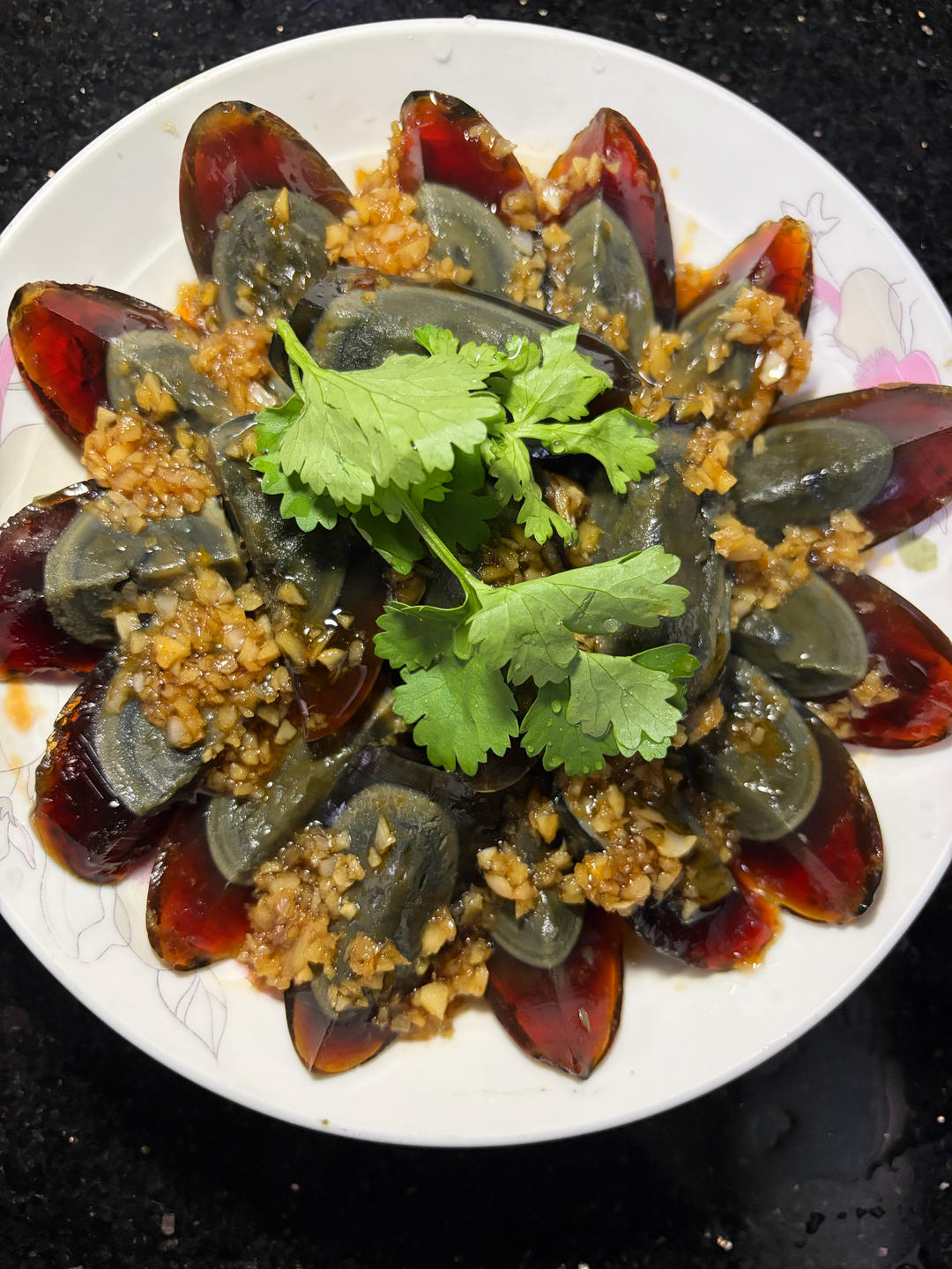 多做这一步，凉拌皮蛋不腥不涩！夏日经典凉拌小菜~