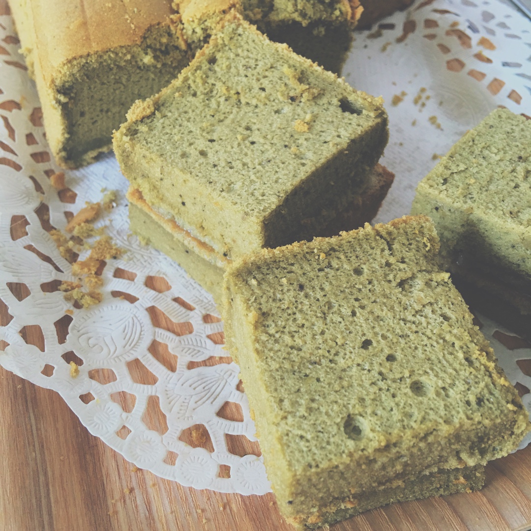 烤箱做蛋糕（抹茶戚风蛋糕的做法）