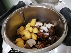 栗子烧花菇的做法 步骤1