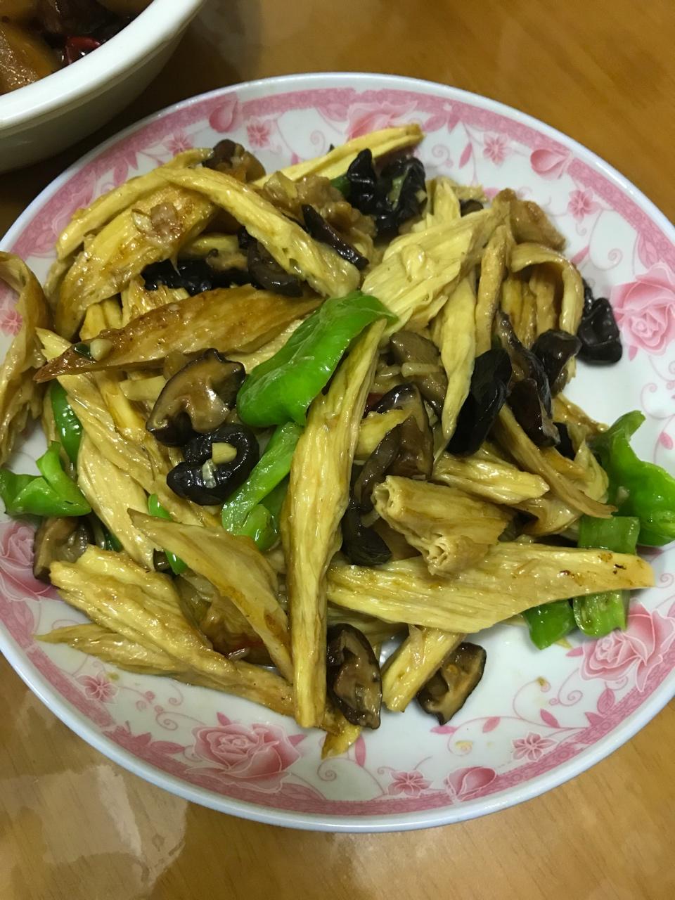 腐竹烧香菇