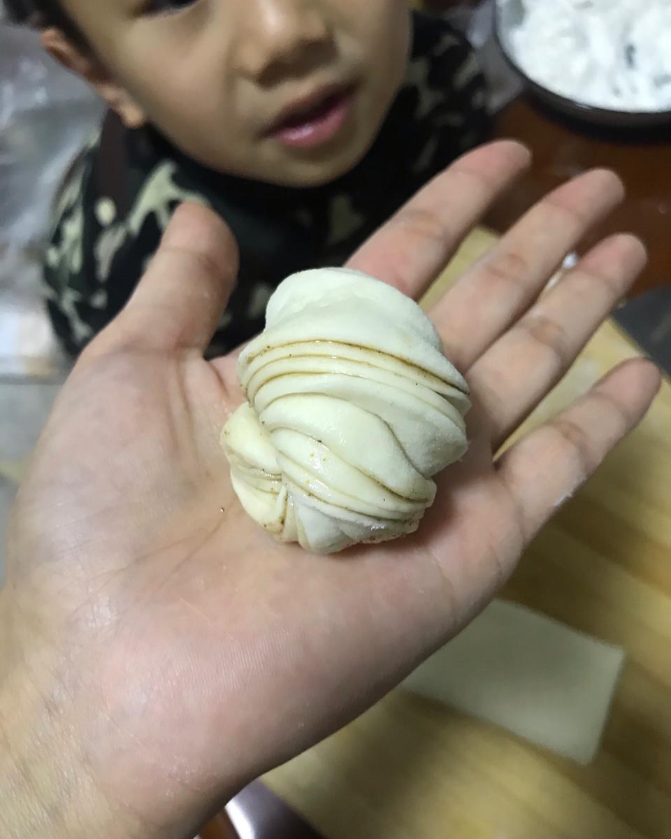 家常椒盐花卷(小视频)