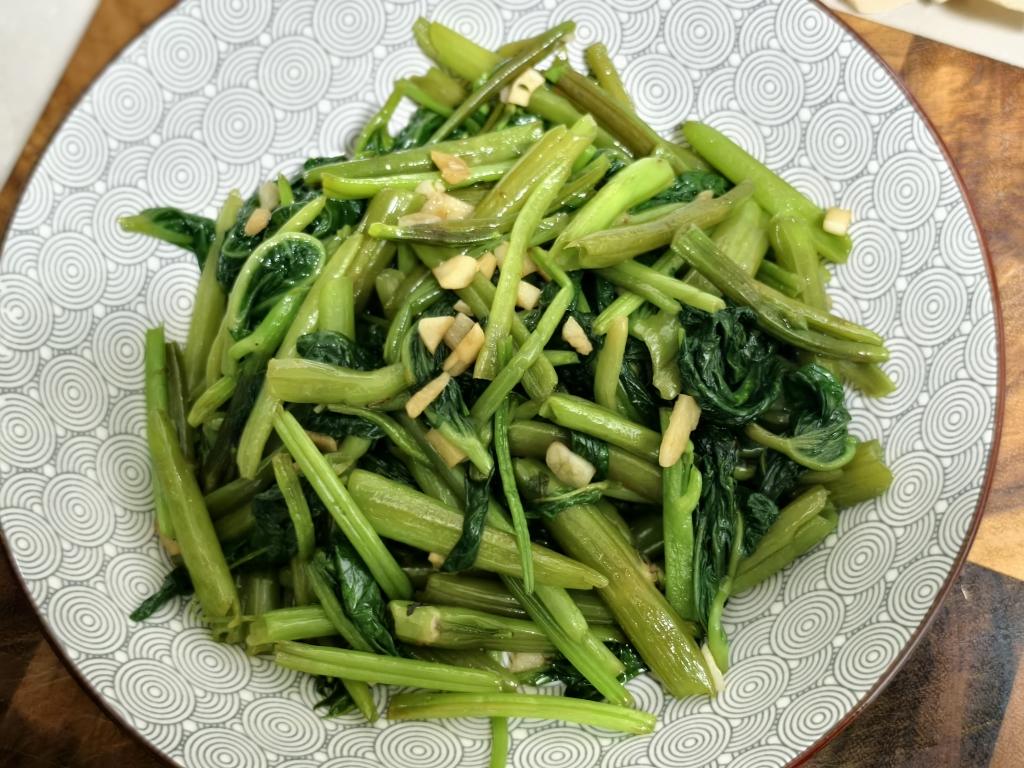 今年才知道，原来粗的空心菜要这么炒！