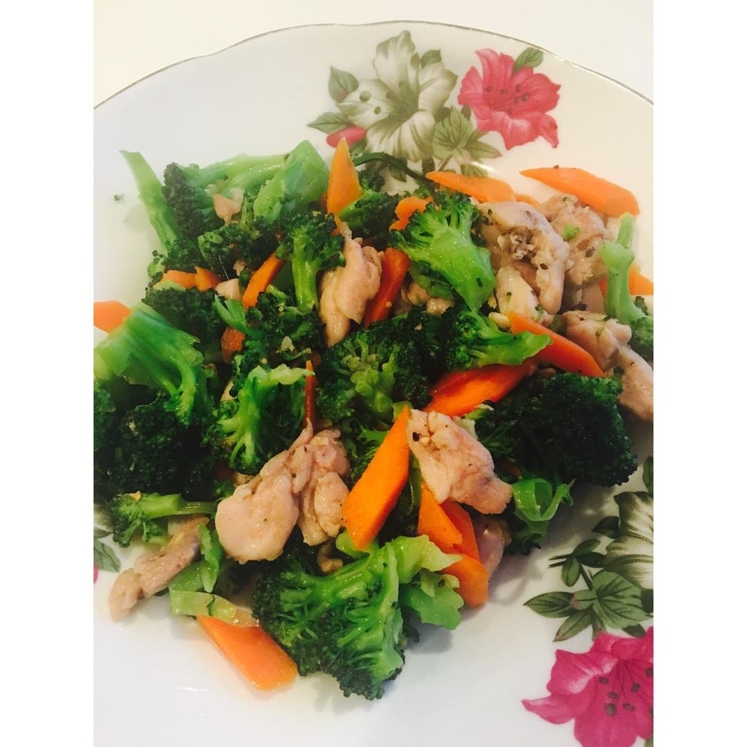 （低于500卡快手菜）西兰花炒鸡胸肉