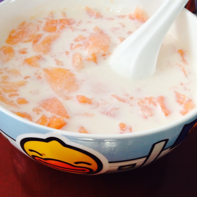 鲜奶炖木瓜