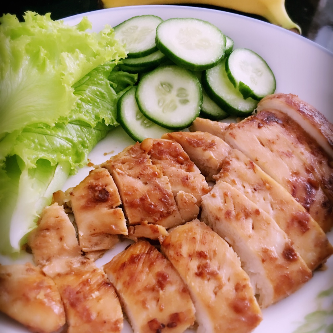 酷炫屌炸天好吃的煎鸡胸肉（香蒜蜂蜜煎鸡胸肉）