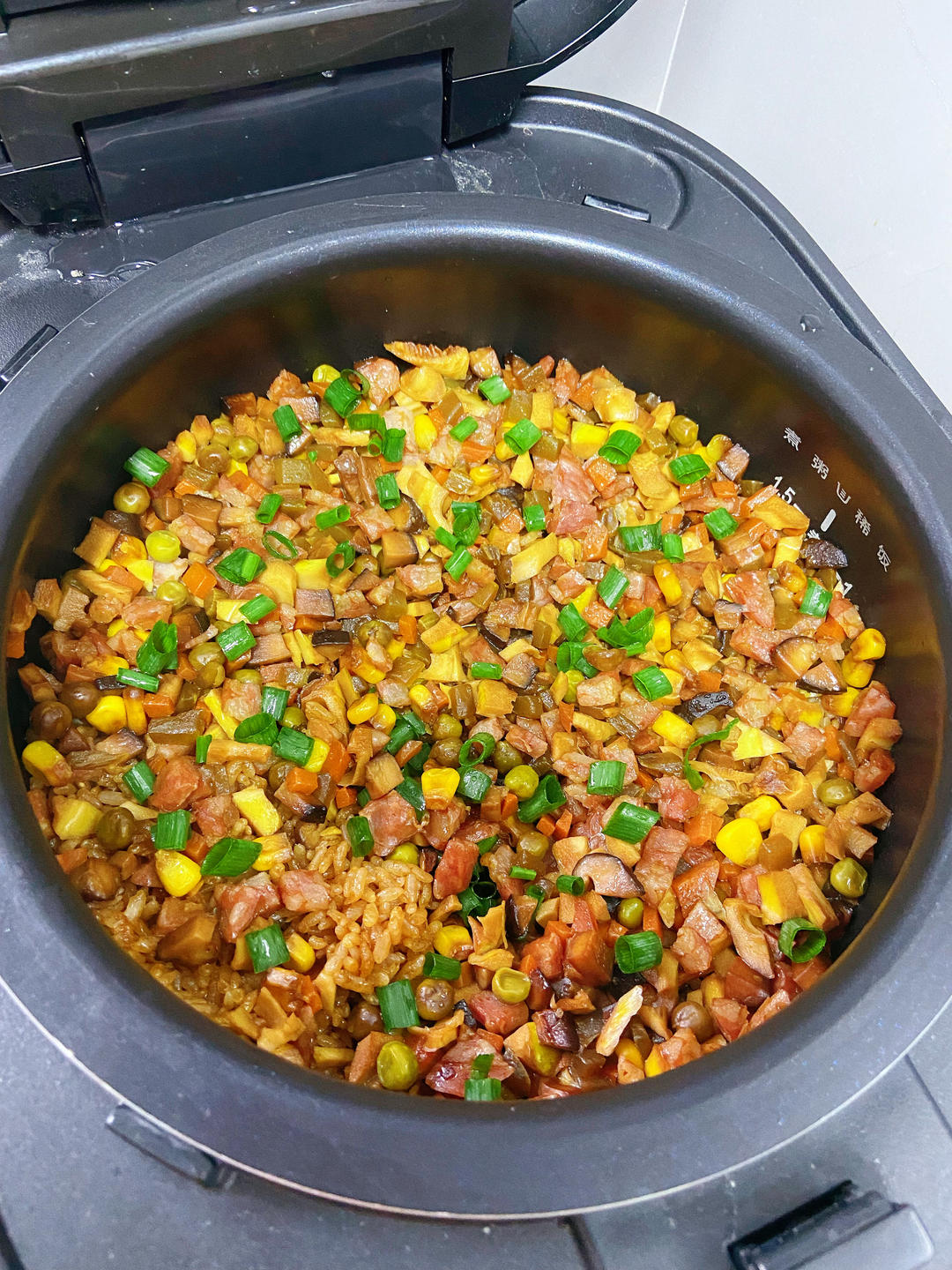 懒人必备～电饭煲腊肠焖饭