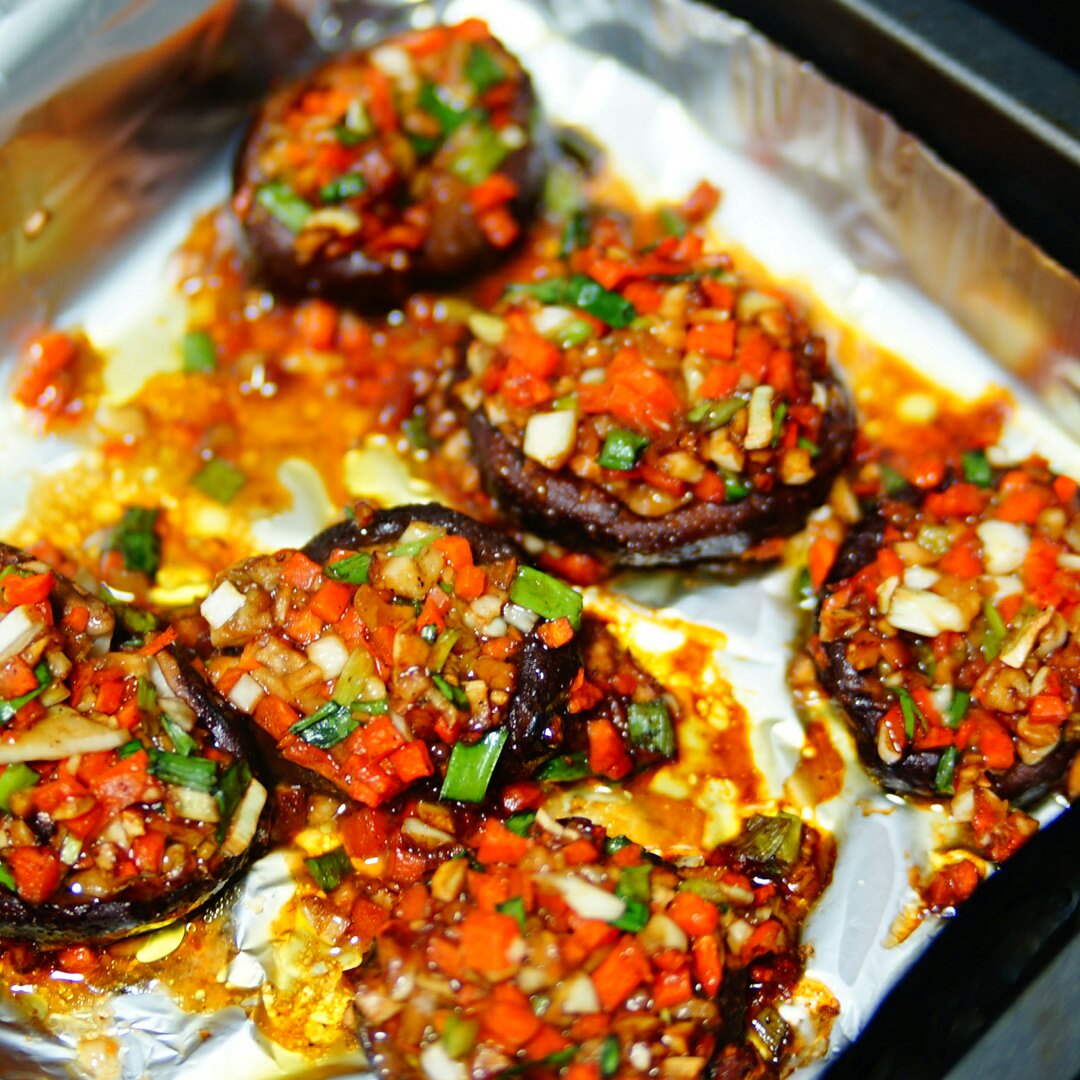 家有学童2011做的香死人的蒜烤香菇