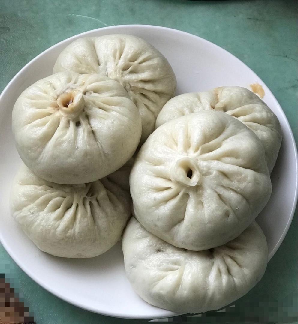 鲜美多汁的洋葱牛肉包子